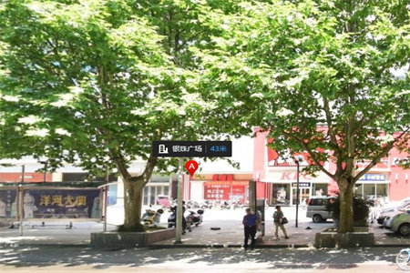 融湖景、绿林、田园风光为一体，环境幽静的宜居小区